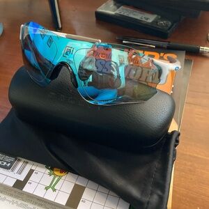 Oakley evzero sunglasses prizm sapphire lenses. no issues!